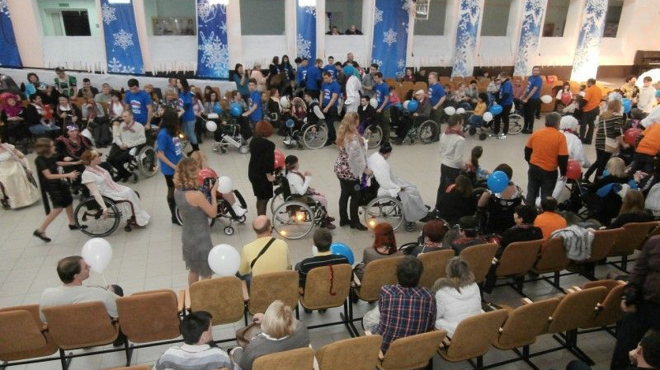 В Краснодаре прошел первый особенный бал (1).JPG