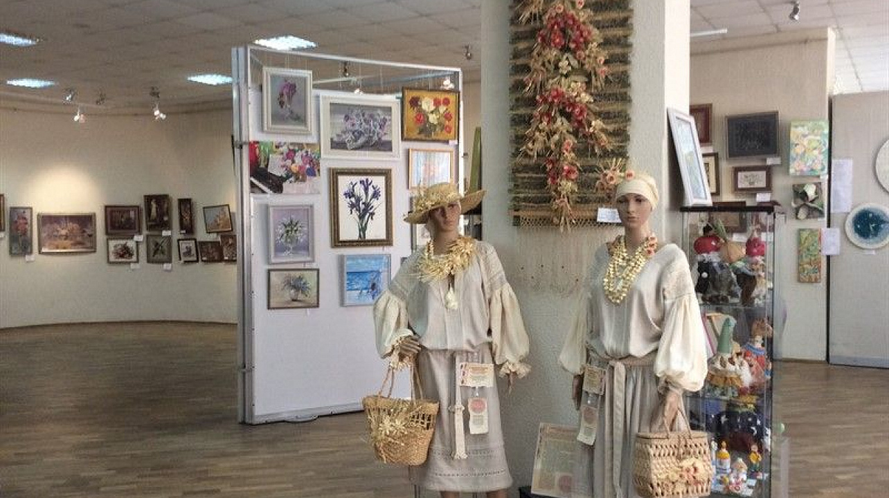 Завершилась юбилейная выставка «Мир женщины».jpg