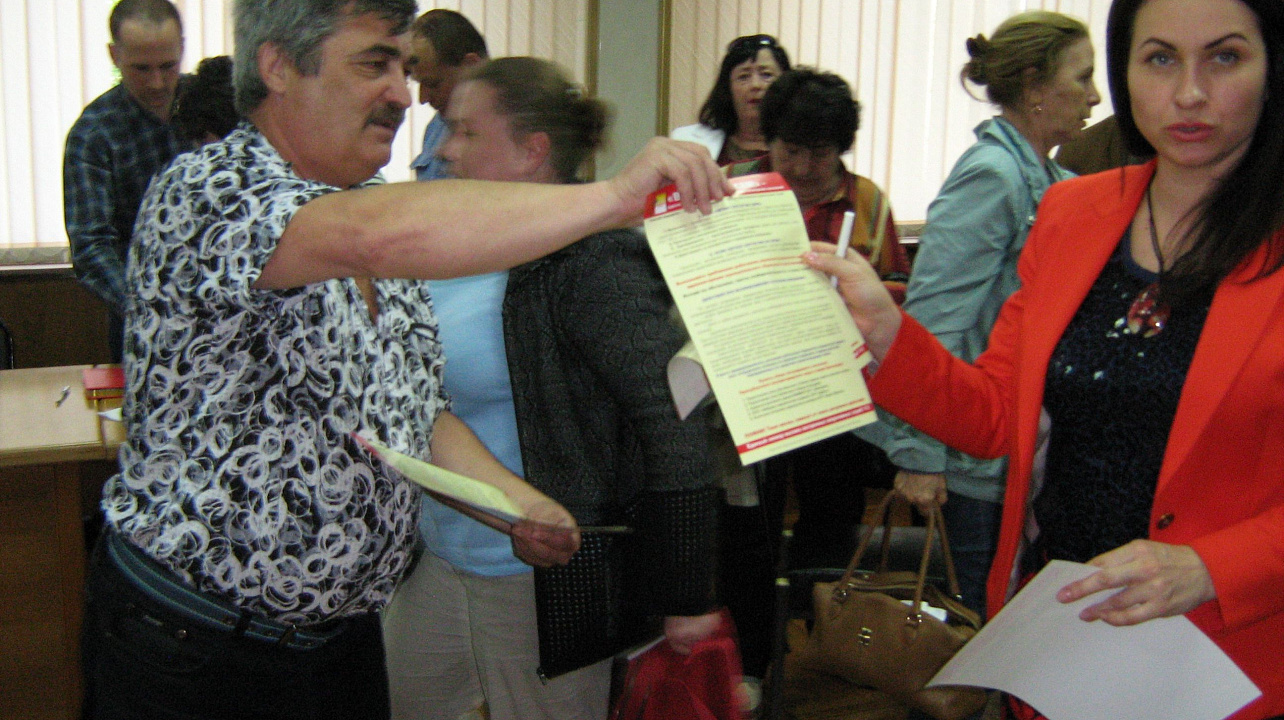 Вручение памяток по эвакуации из зоны затопления