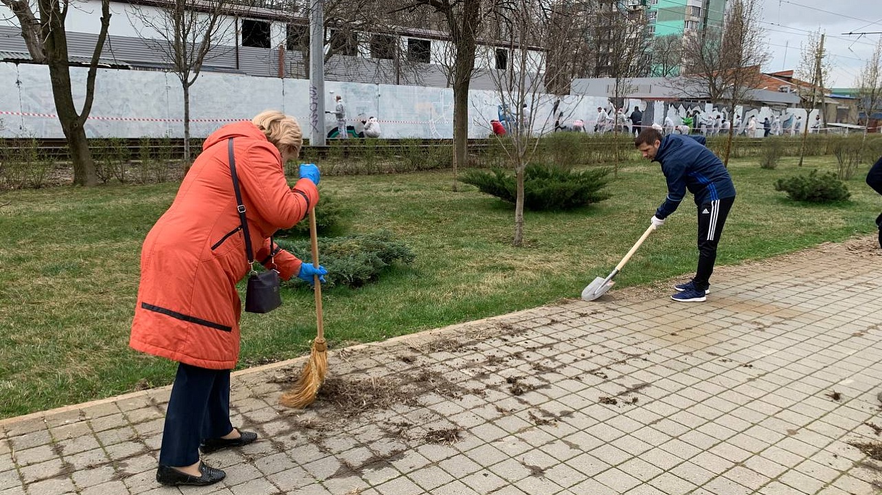За чистоту и порядок: в Краснодаре прошли массовые субботники 