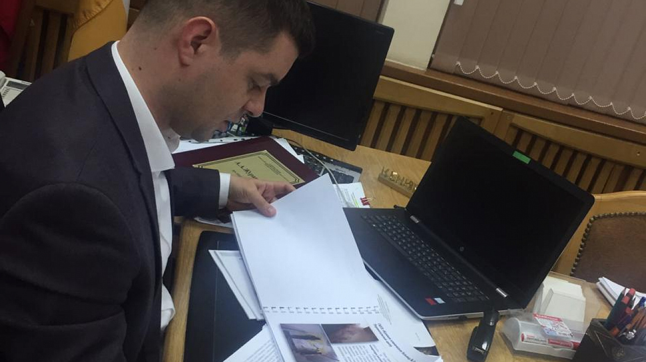 Члены Молодежного парламента Краснодара обсудили с главой Прикубанского округа Александром Журавлевым реализацию проекта «Раскрась жизнь»