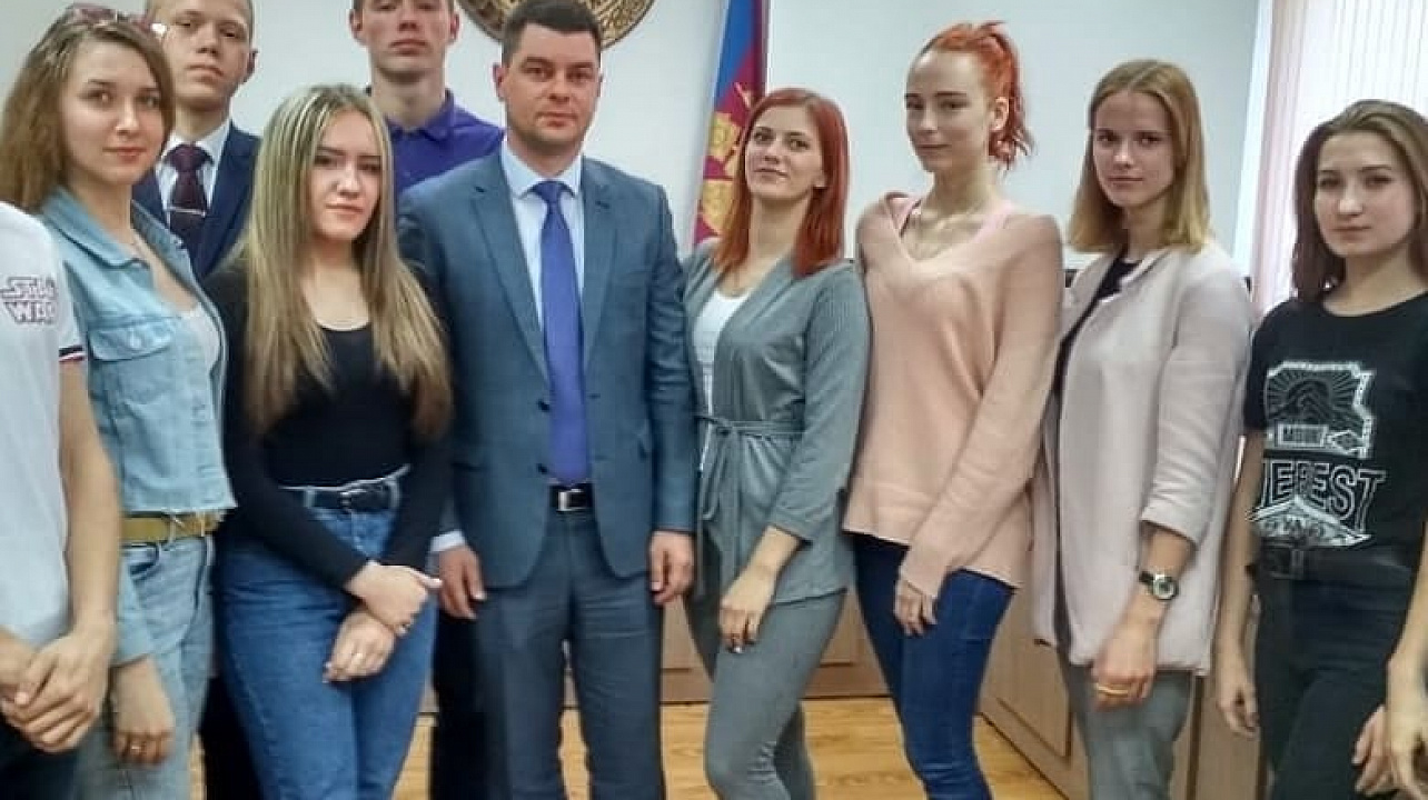 На встрече с главой Прикубанки Александром Журавлевым активисты молодежного совета презентовали свою работу и поделились планами на будущее