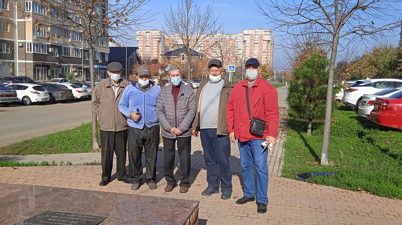 Чернобыльцы провели субботник на бульваре Памяти чернобыльцев