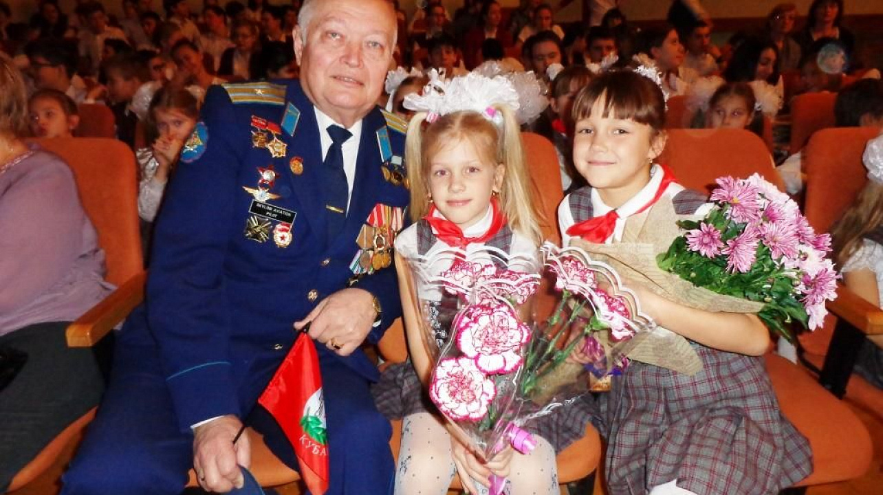 Воины-интернационалисты приняли участие в открытии патриотического месячника в школе №96 Прикубанского округа