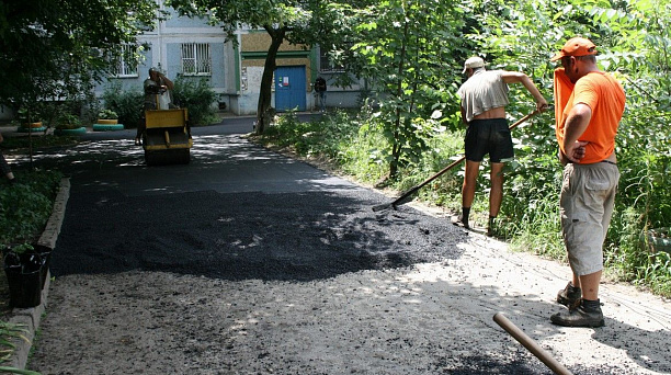 Два двора многоэтажек по улице Российской заасфальтируют