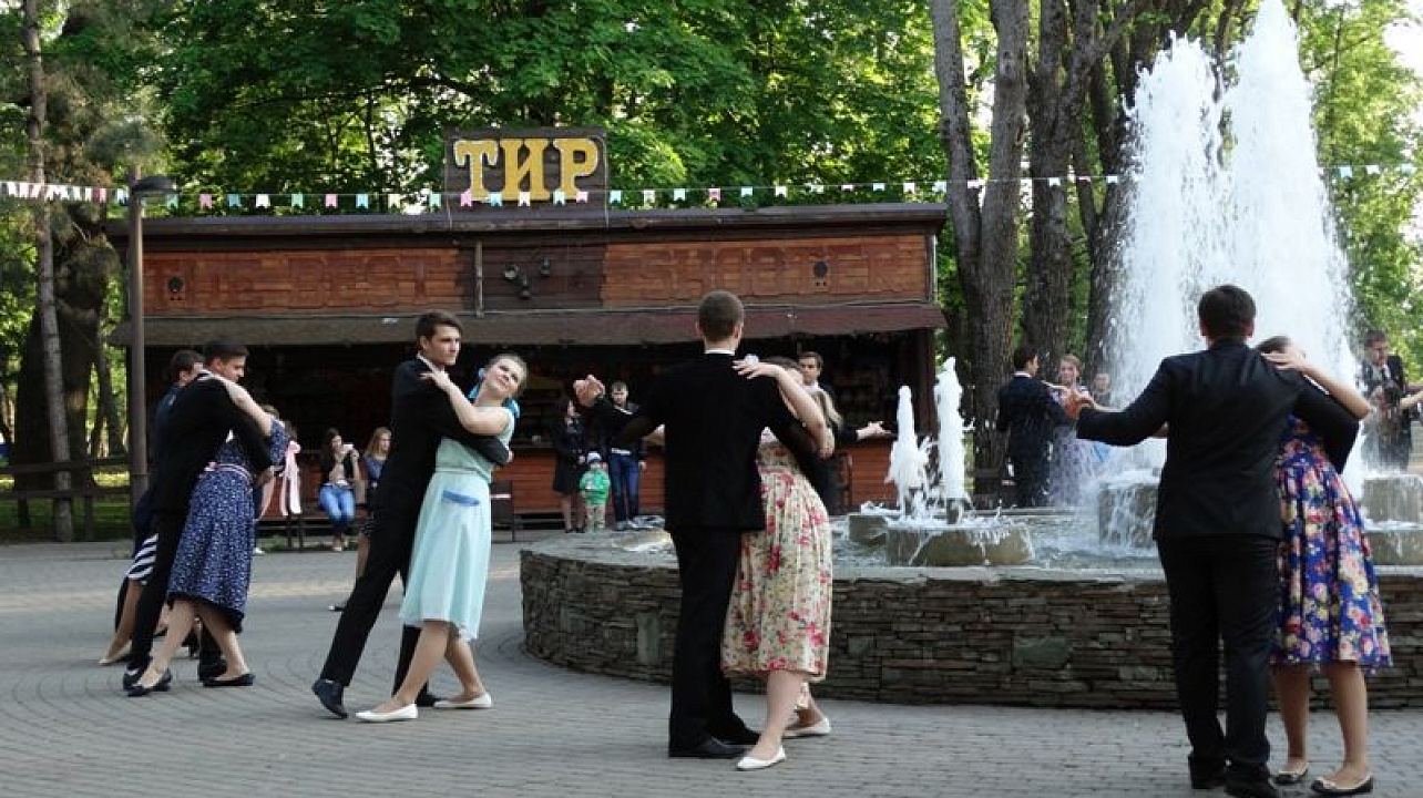 В Центральном округе прошел Весенний бал