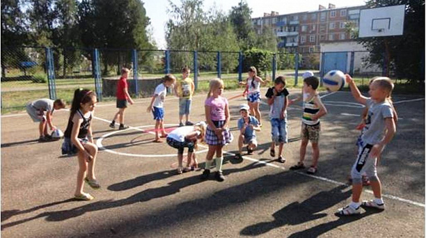 Администрация Западного округа приглашает детей на спортивные площадки