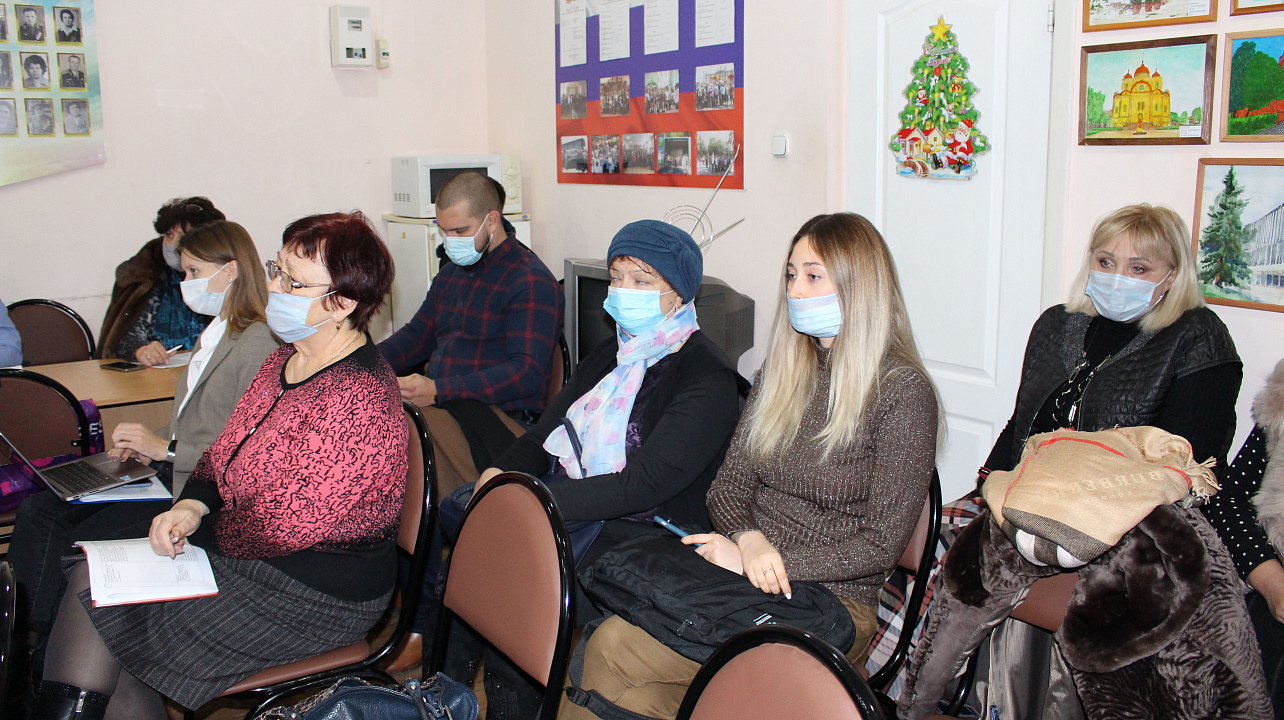 Глава администрации Центрального округа Елена Малова провела приём руководителей органов ТОС