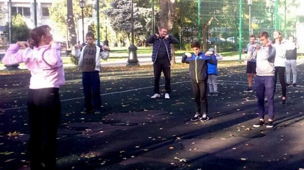 В Западном округе прошла «Зарядка с чемпионом»