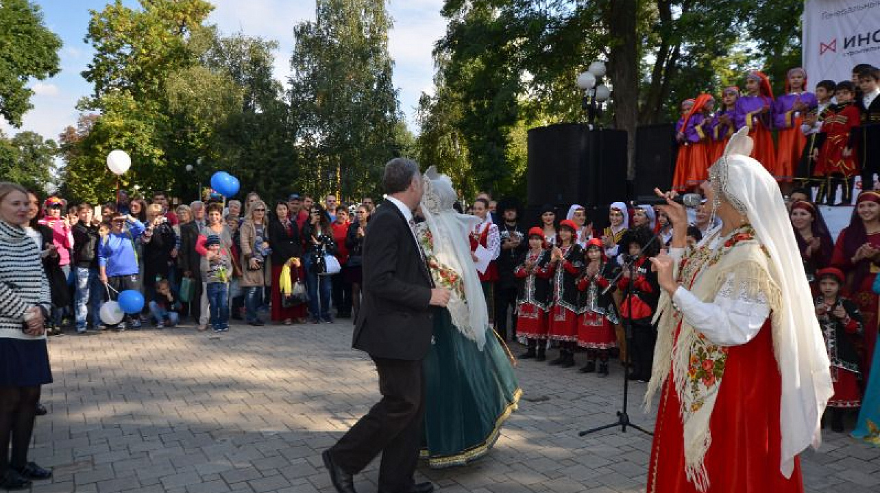 Национально-культурные объединения отметили День города Краснодара, объединившись в традиционном «Хороводе Дружбы».jpg