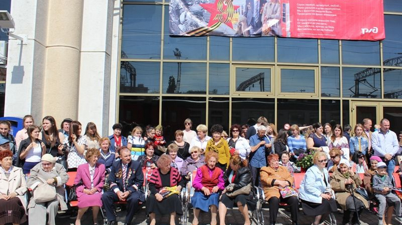 Ветераны ВОВ,  общественность и активисты Центрального округа встретили поезд Победы