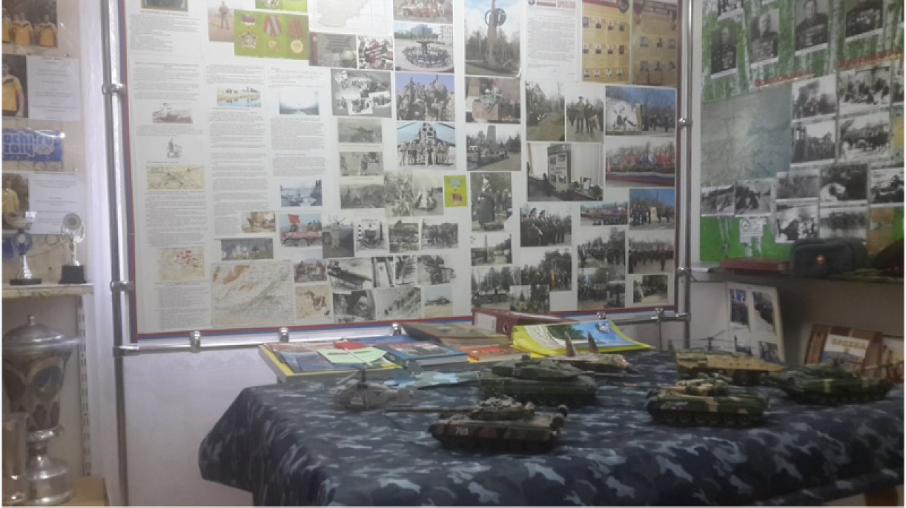 В колледже Центрального округа открылась выставка «Боевая техника СССР и России»