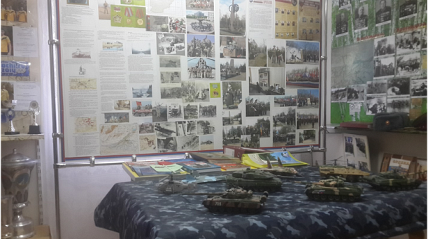 В колледже Центрального округа открылась выставка «Боевая техника СССР и России»