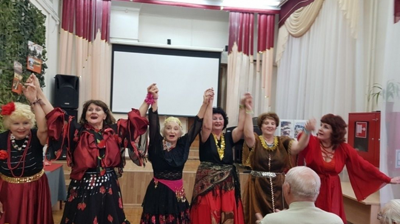 Праздник сердечной улыбкой увенчан___.jpg