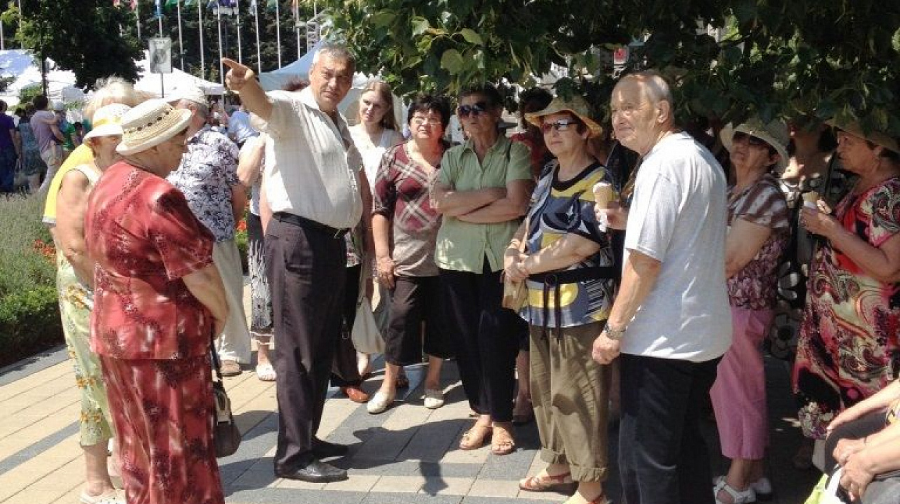 Актив ТОС Гагаринского микрорайона побывал с экскурсией по памятным местам кубанской столицы