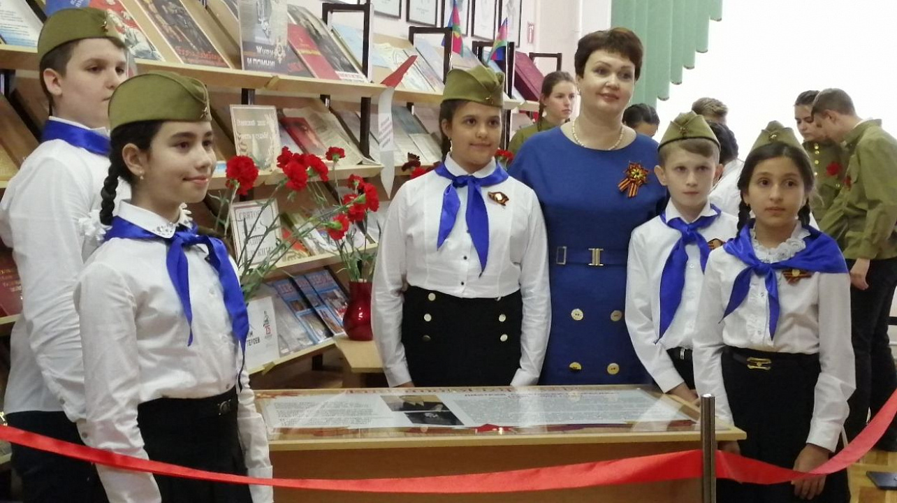 В школе № 101 состоялось торжественное открытие Парт Героев