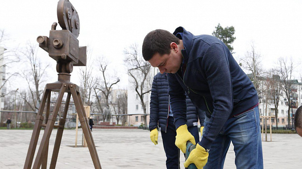 В Краснодаре установили новую городскую скульптуру «Кино»