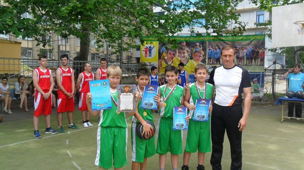 В Центральном округе прошли соревнования по уличному баскетболу