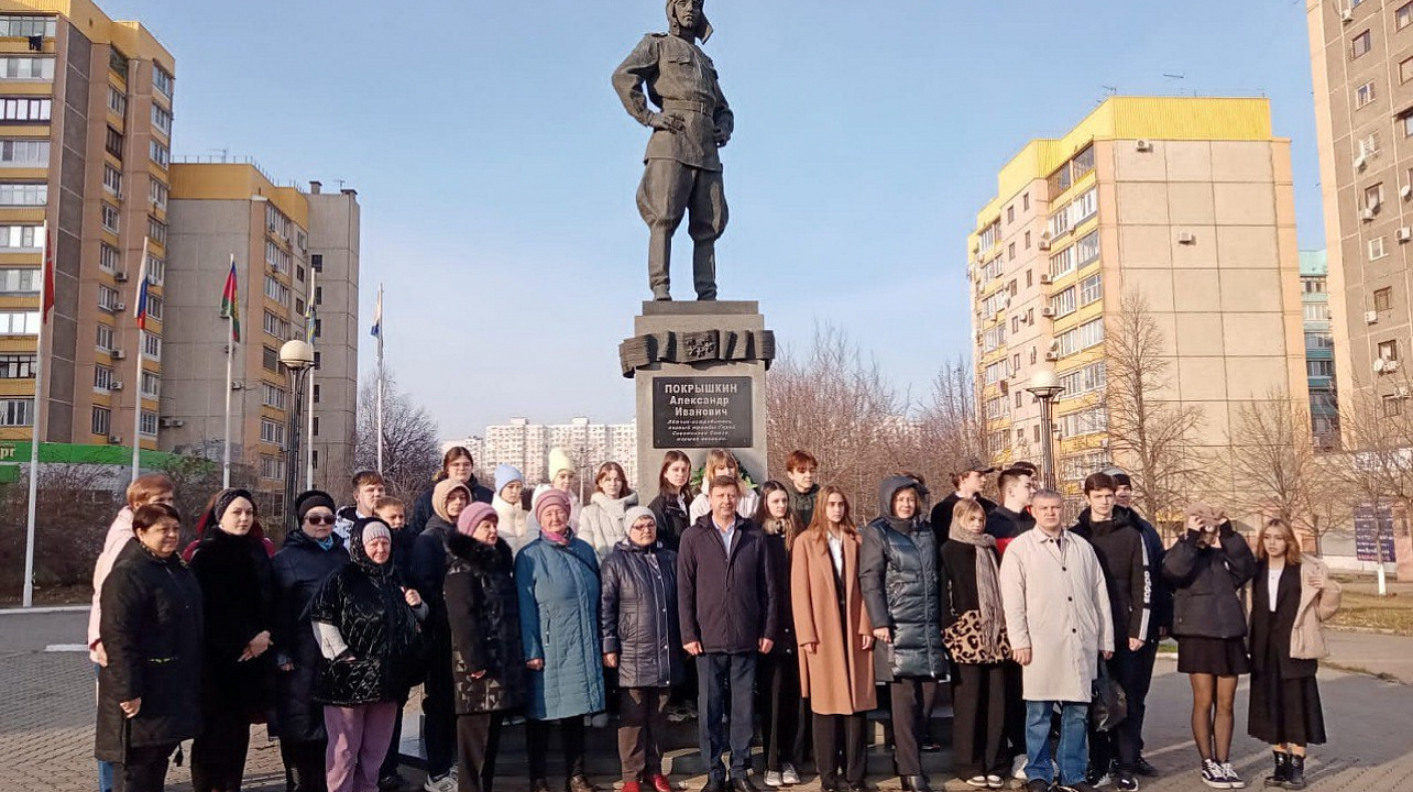 Сегодня у всех памятников и захоронений героев Великой Отечественной войны в Прикубанском округе прошли возложения цветов