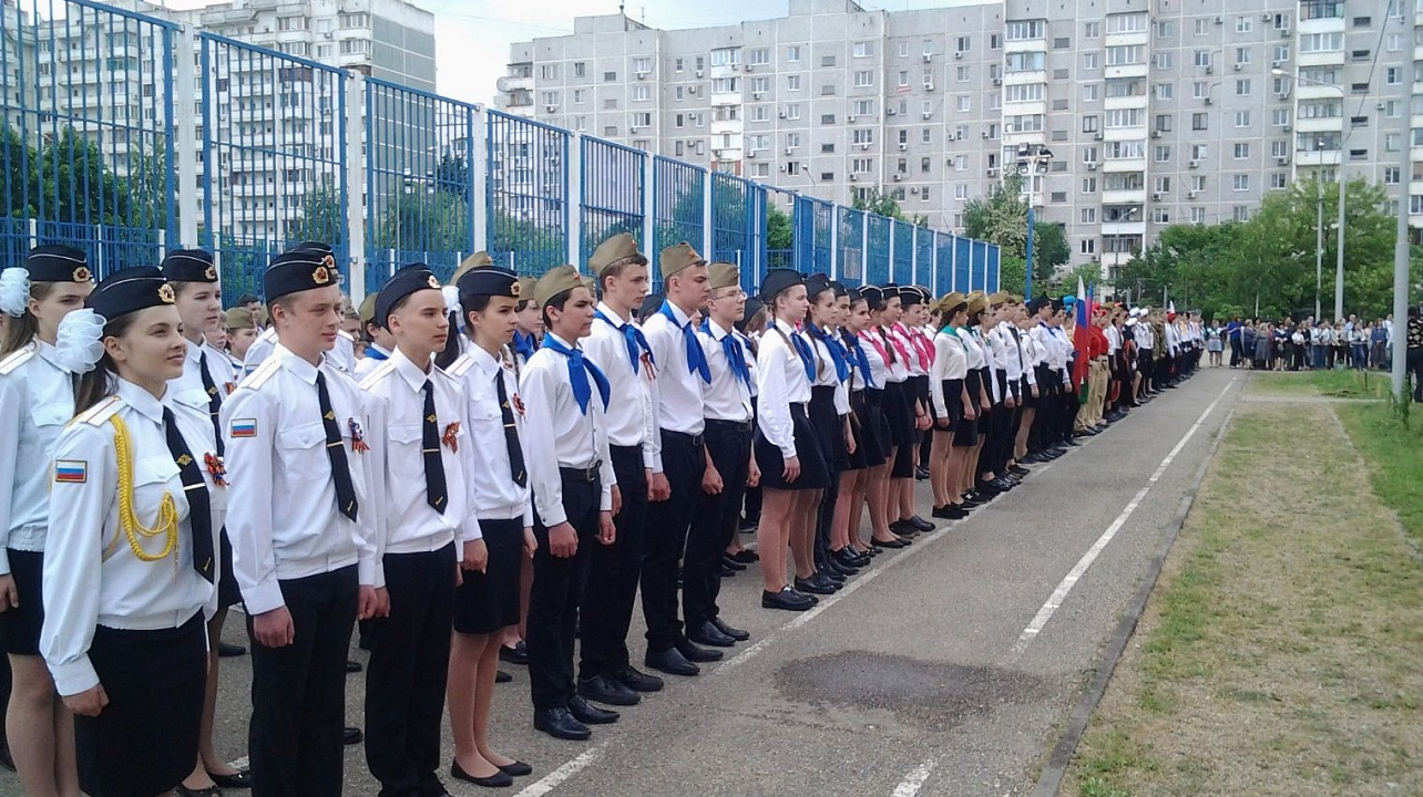 В школе Западного округа прошел Парад Победы