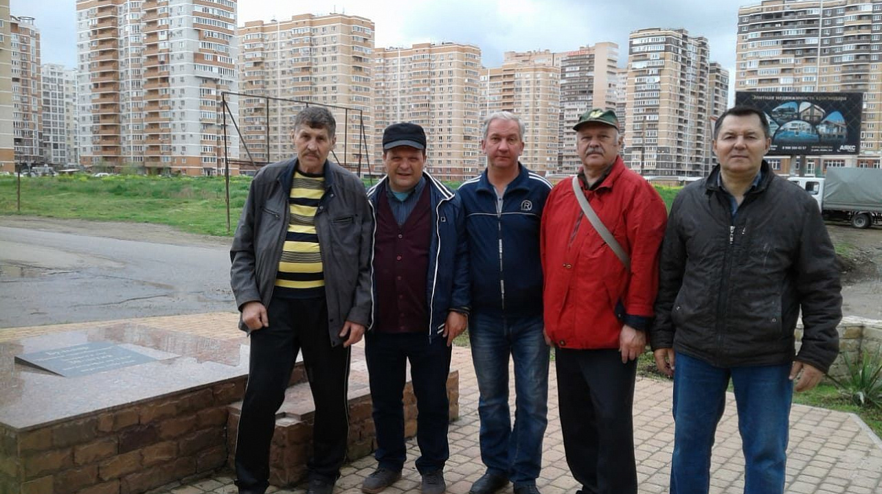 Чернобыльцы Прикубанского округа провели субботник на аллее Памяти чернобыльцев в Фестивальном микрорайоне