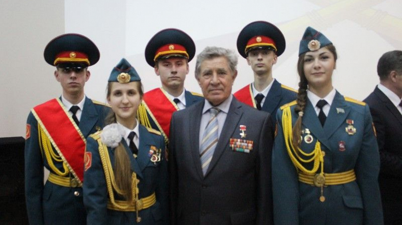 Ветераны ракетных войск и авиации принимают поздравления (5).JPG