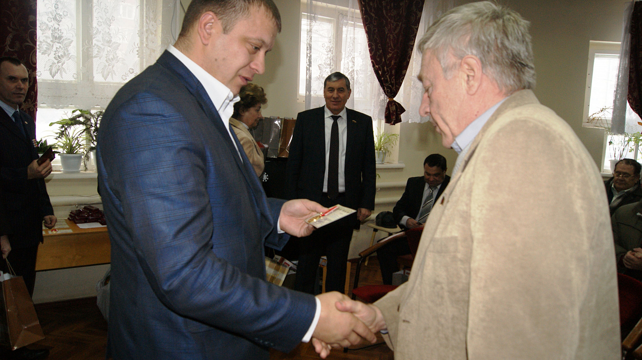 Глава Западного округа вручил  юбилейные медали ветеранам Афганистана