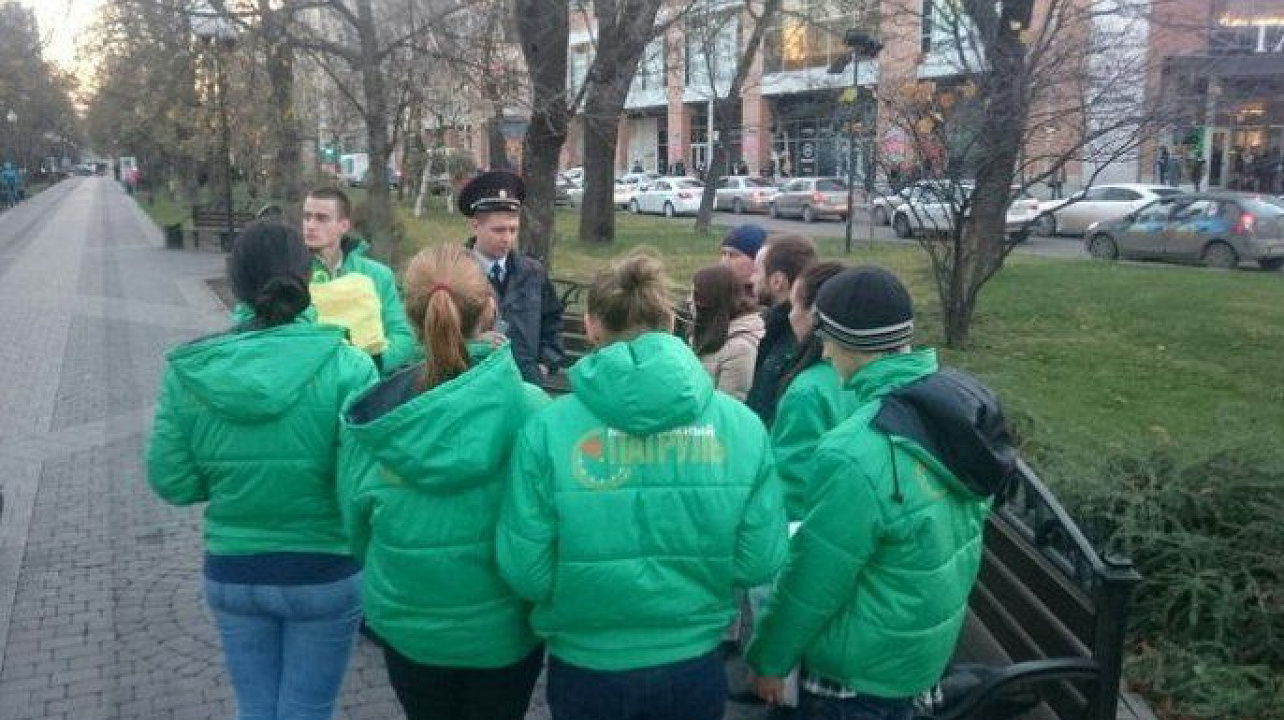 В рейде по реализации "детского" закона приняли участие члены молодёжного совета при главе администрации Западного округа