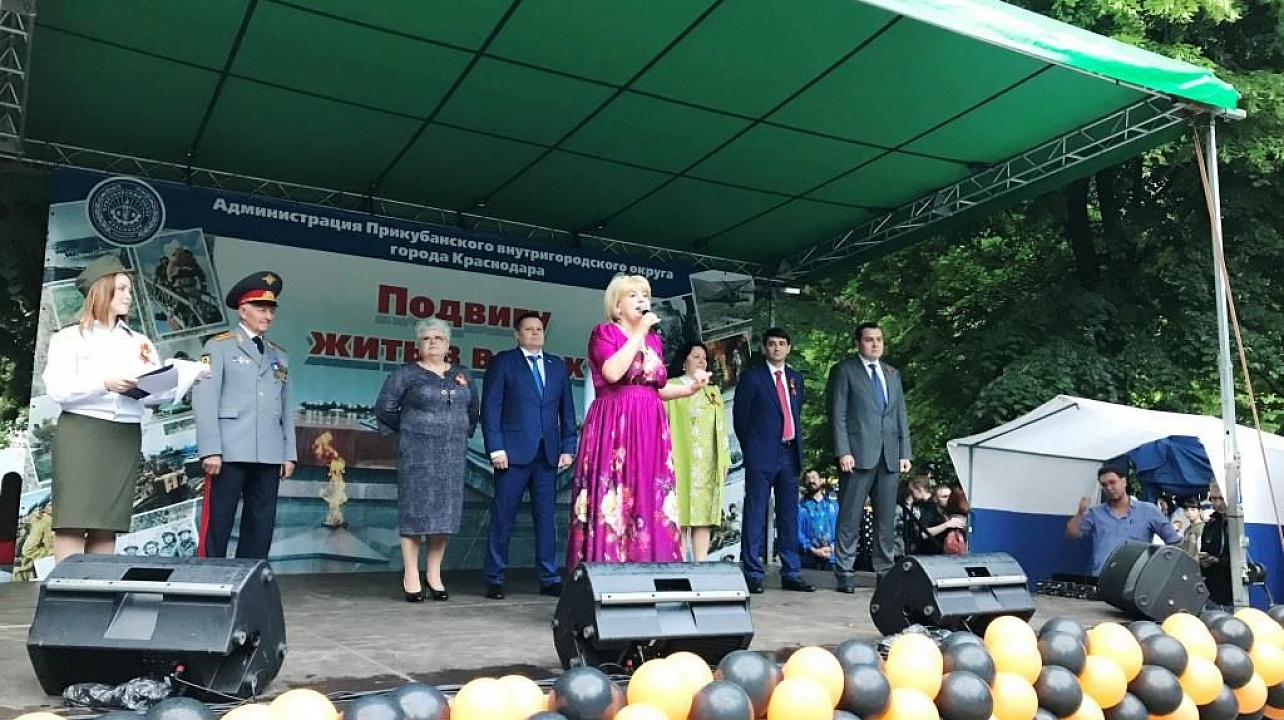 День Победы в Прикубанском округе отметили патриотическим концертом и праздничным салютом