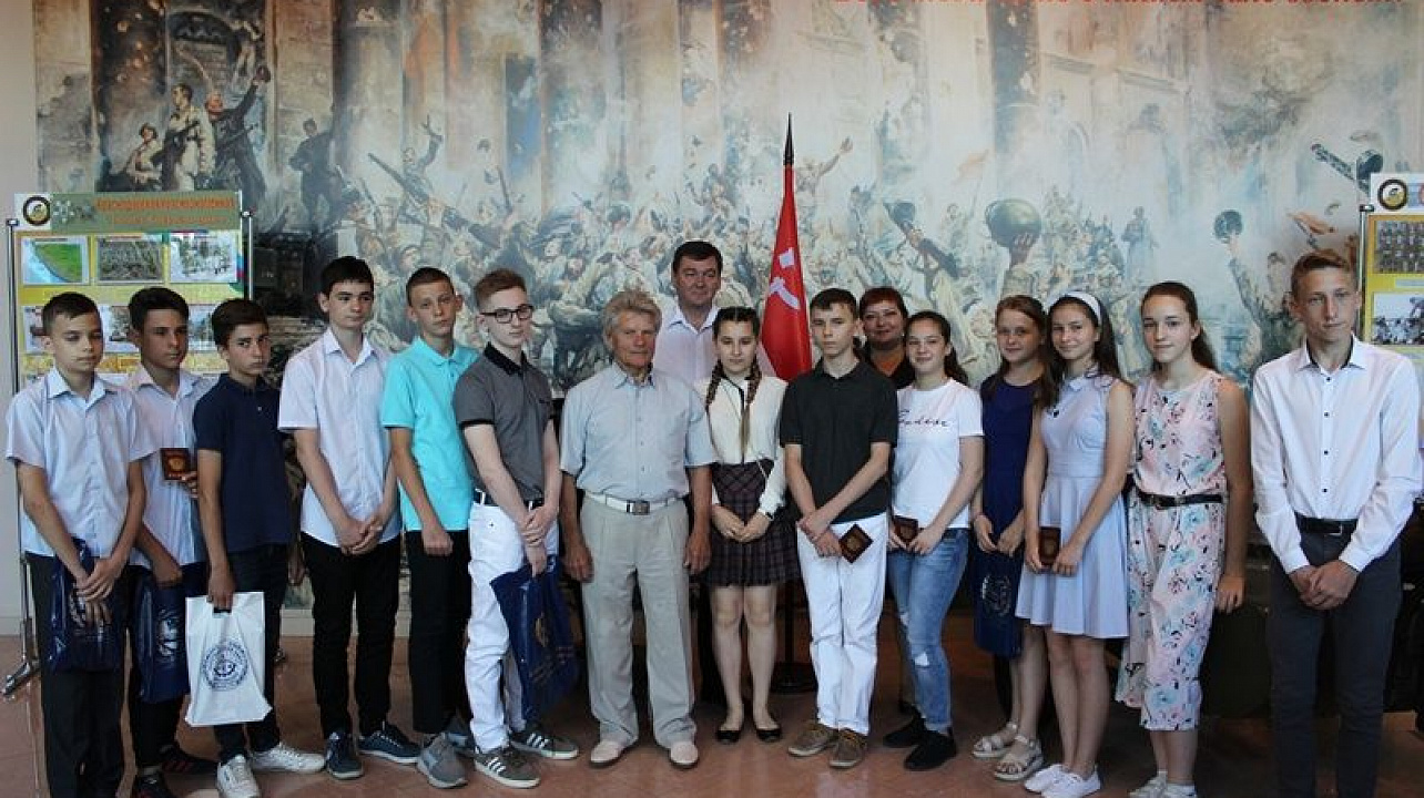 Юным жителям Центрального округа вручили первые паспорта