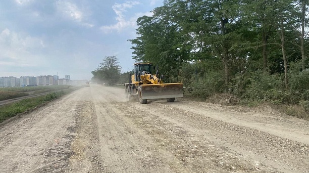 На ул. им. Лаперуза в поселке Российском стартовал ремонт дорожного покрытия