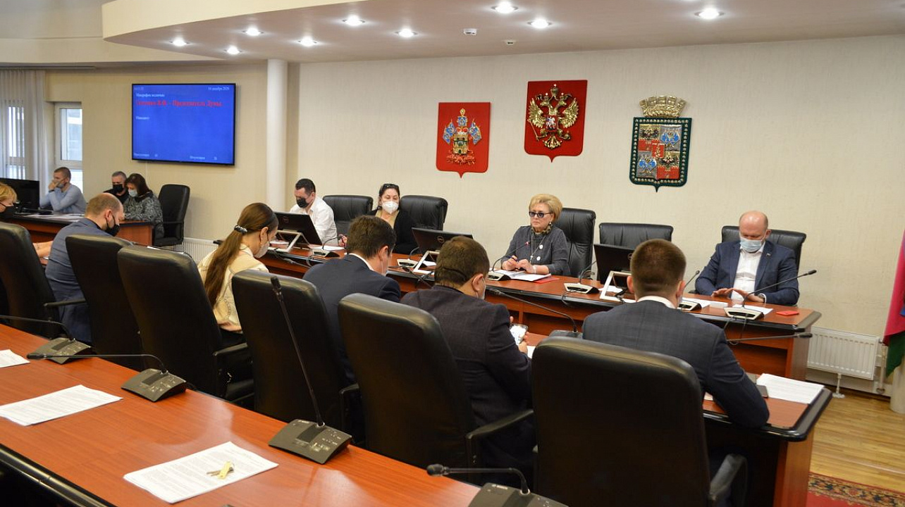 На очередном еженедельном совещании депутаты городской Думы Краснодара проконтролировали исполнение своих поручений