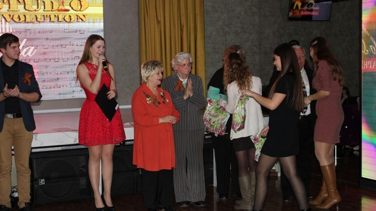 День освобождения Краснодара от немецко-фашистских захватчиков ветераны и молодежь Центрального округа отметили в караоке-клубе