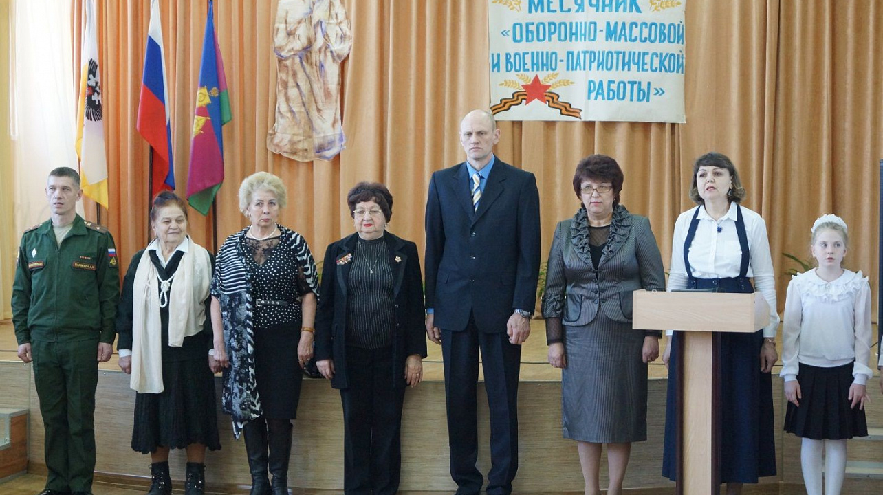 В школе Западного округа состоялась торжественная линейка, посвящённая открытию месячника оборонно-массовой и военно-патриотической работы