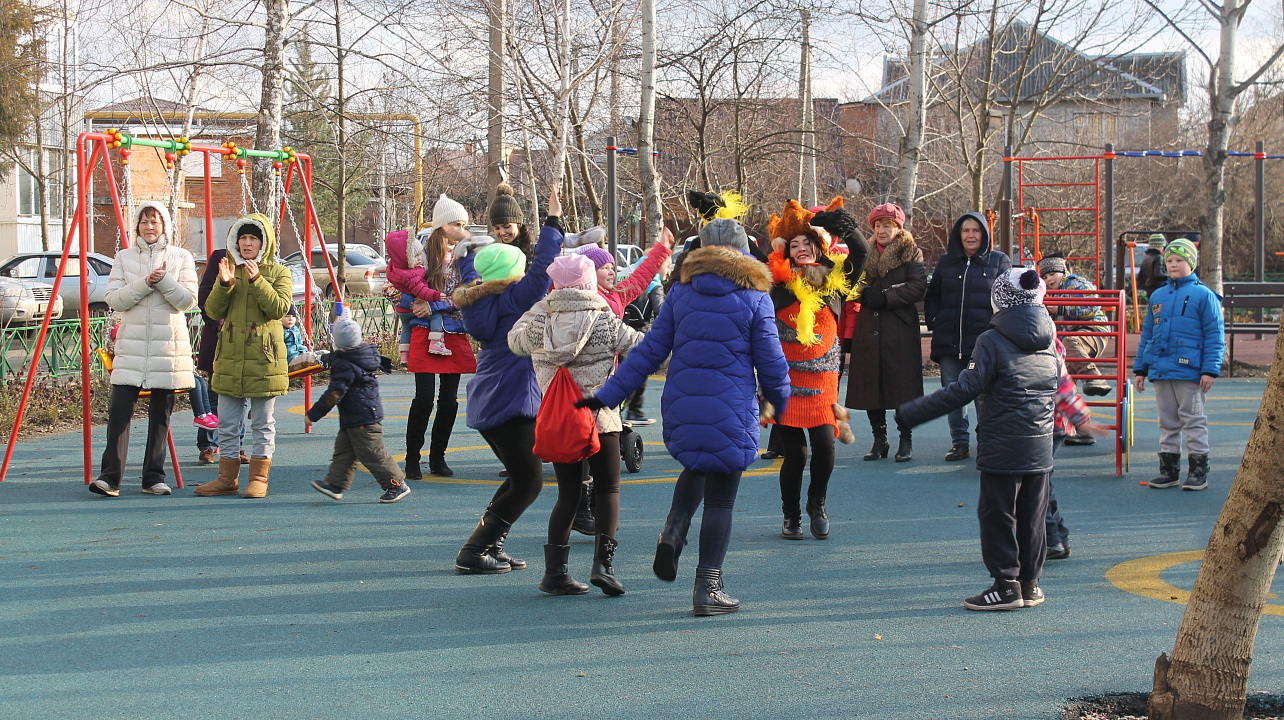 В микрорайоне имени Вавилова празднично встретили весну