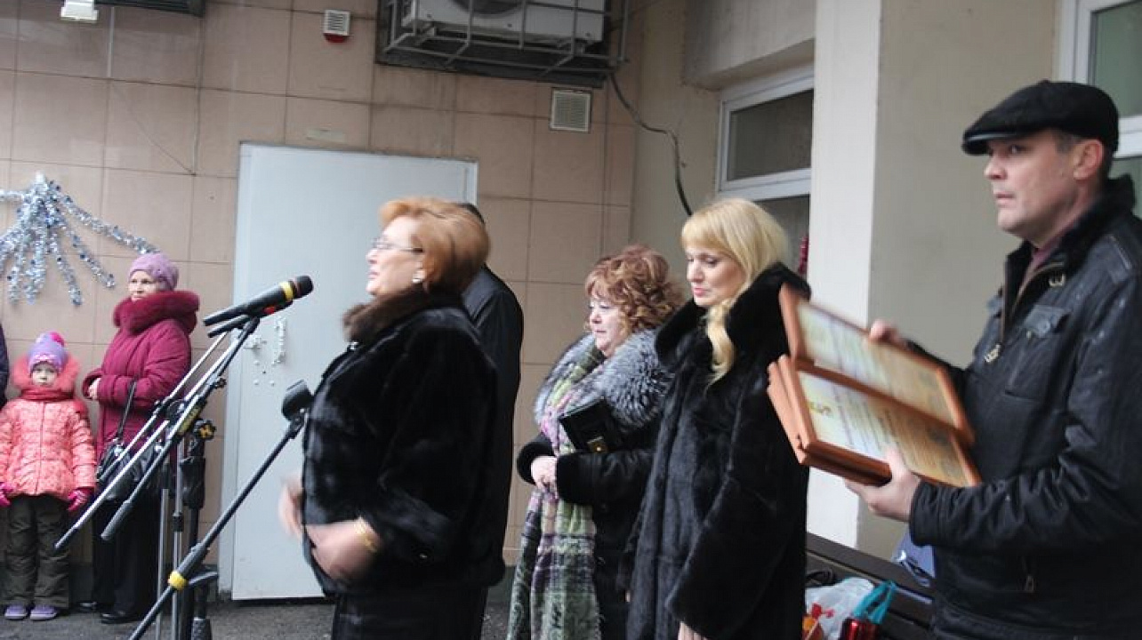 В сквере Субботний установили ёлку