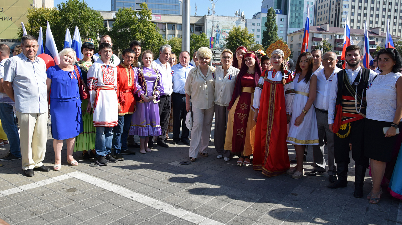 Представители Центра национальных культур приняли участие в мероприятиях, посвященных Дню Государственного.JPG