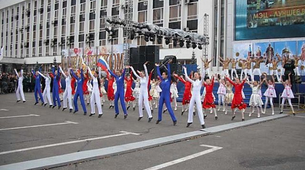 Прикубанские юноши и девушки раскрасят Аллею молодежи в День города 