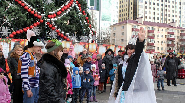 Новогодняя путаница у елки