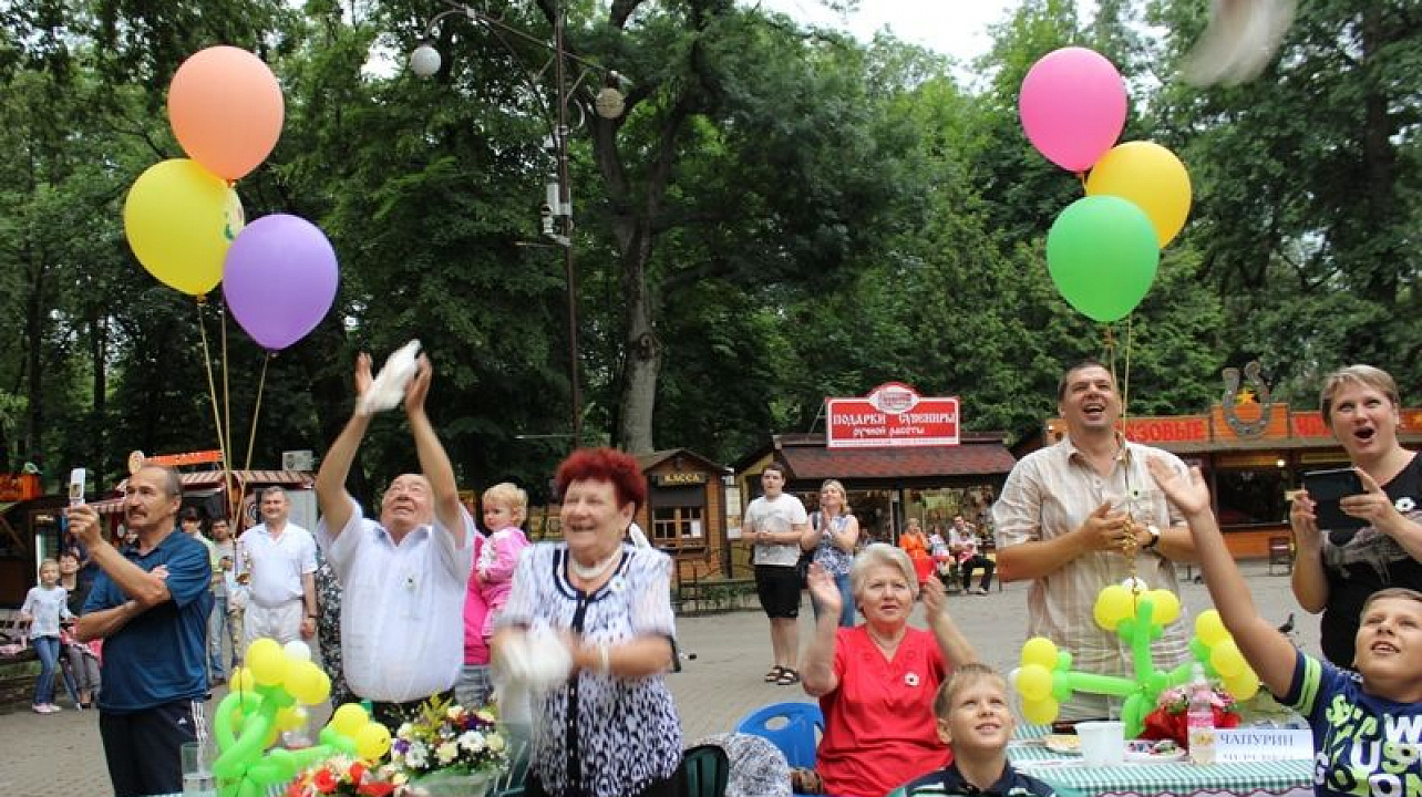 Центральный округ открыл череду праздников, посвященных Дню семьи, любви и верности