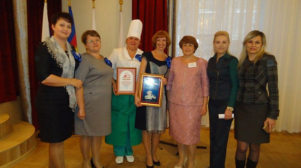 Коллектив СОШ № 101 Западного округа стала победителем в номинации «Лучшая городская школьная столовая»