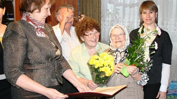 Жительницу Прикубанского округа поздравили с вековым юбилеем