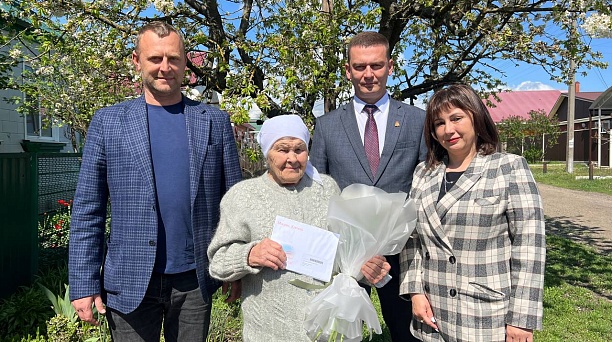 В Краснодаре поздравили с 95-летним юбилеем труженика тыла Надежду Дмитриевну Собаеву 