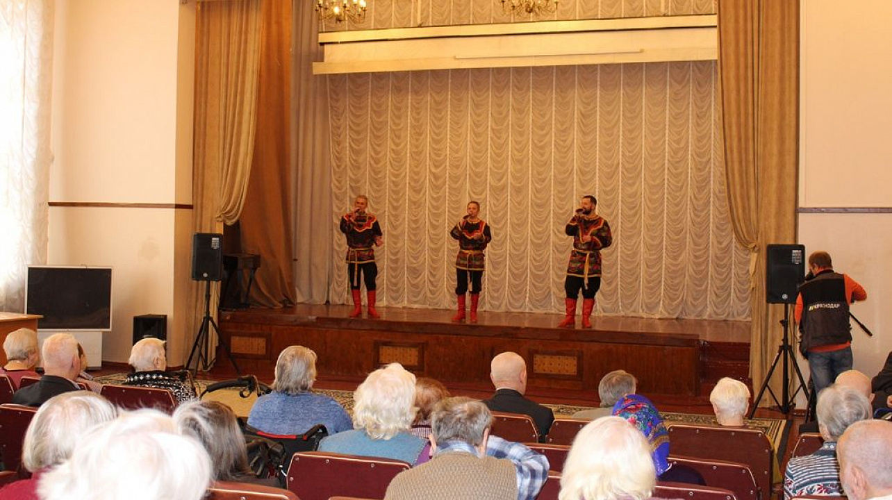 В Центральном округа продолжают вручать ветеранам ВОВ медали «75 лет со дня освобождения Краснодарского края  и завершения битвы за Кавказ»