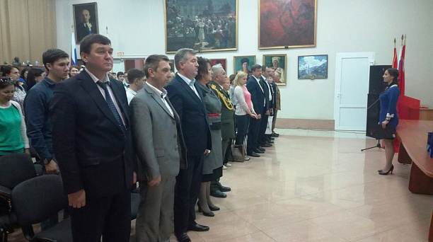 Четырнадцатилетним гражданам Западного округа торжественно вручили паспорта