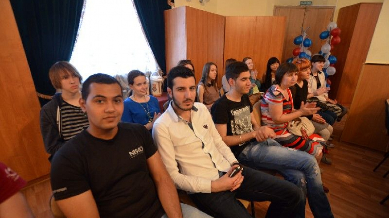 интернациональное заседание молодёжного круглого стола