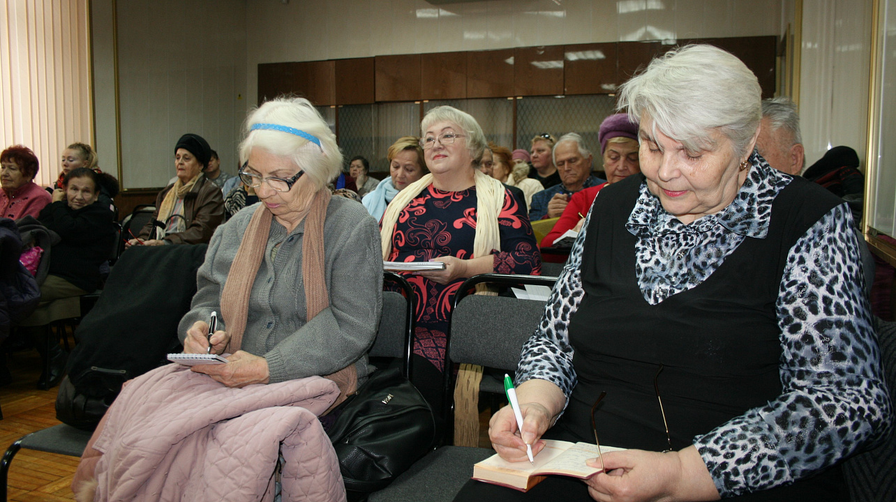 Специалисты ИФНС №4 рассказали активу ТЦ №27 о преимуществах расчетов через личный кабинет налогоплательщика