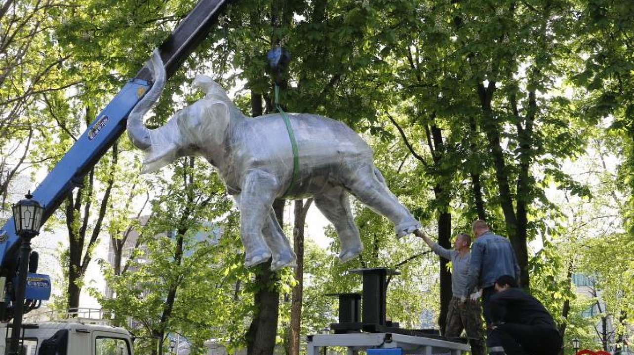 Скульптурная композиция мальчика на слоне вернулась в сквер Дружбы народов Краснодара