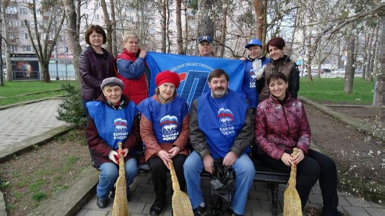 Союз пенсионеров России провел субботник на улице Стасова.jpg