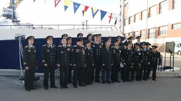 Краснодарские казаки поздравили экипаж пограничного корабля